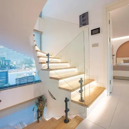 Bling Excellence - Macthless With Indoor Swimpool In Hisaroenue *