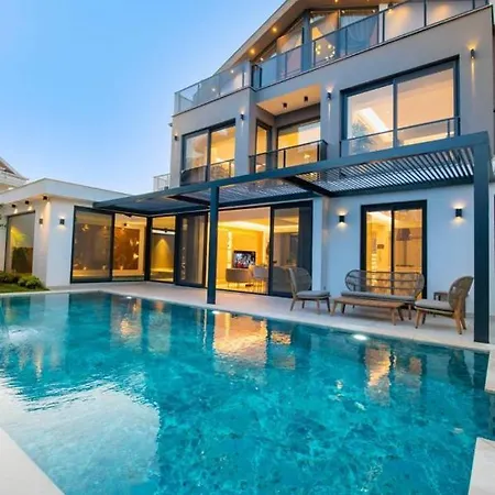 Bling Excellence - Macthless With Indoor Swimpool In Hisaroenue *