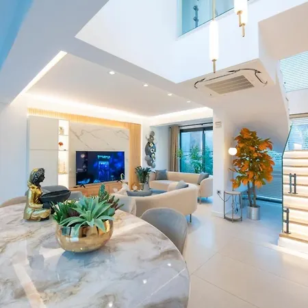 Bling Excellence - Macthless With Indoor Swimpool In Hisaroenue Villa