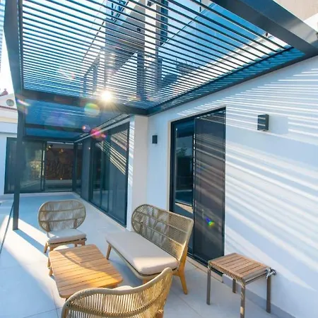 Bling Excellence - Macthless With Indoor Swimpool In Hisaroenue فيلة