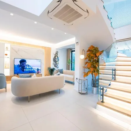 Bling Excellence - Macthless With Indoor Swimpool In Hisaroenue * فتحية