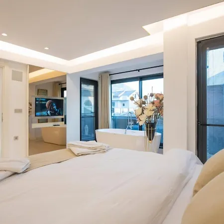 Bling Excellence - Macthless With Indoor Swimpool In Hisaroenue * فتحية